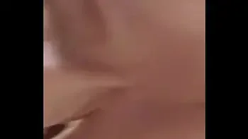 Au parking public baiser la chatte mouillée