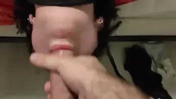 Je me vide dans sa gorge