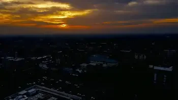 Baise lesbienne qui se finit en trio torride !