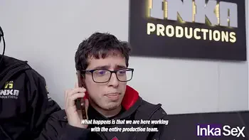 Vilma descubre a Daphne mamando la verga de Scooby y terminan follando los tres.