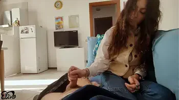 Ragazzo implora un POMPINO ma riceve solo una SEGA!?[italiano amatoriale]