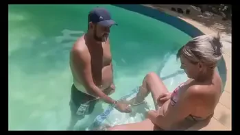 Hot Mutual Masturbation in swimming pool