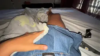 la universidad me termina muy cansada y mi unica opcion es masturbarme mi coño bien mojado por que no tengo novio