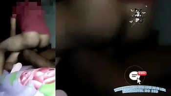 CORNO DIVIDINDO A ESPOSA COM NEGRO DOTADO METEMOS NELA A NOITE TODA!