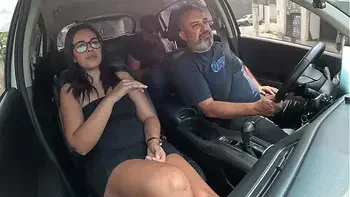 A rabuda Lidi Ferrari venho de carona e trouxe segurança e acabou brincando com os dois