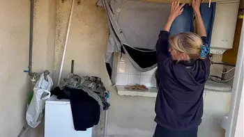 ACCIDENTAL HOMEMADE SEX WITH THE NEIGHBOUR - CUM IN MY MOUTH - BLOWJOB IN THE LAUNDRY ROOM