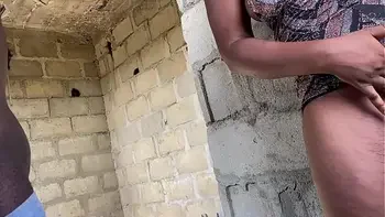 Quick sex with engineer at the site