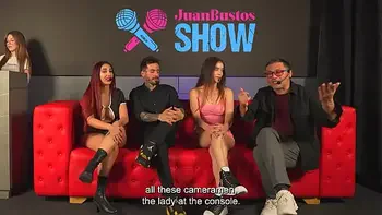 BIG TITS Mexican woman fulfills fantasy of one of her fans in PUBLIC show - Jessica Sodi and Karolingomezx