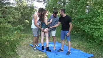 Amandine, 18ans : gang-bang, double et première sodomie !