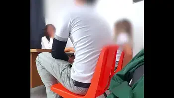 MAESTRA MEXICANA Poniendo Examen Extraordinario a Estudiantes en el salón! HAY OTRA Manera de Pasar MAESTRA? Les pide Cuerpo para pasar la Materia!