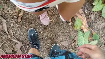 Ela chamou um cara no aplicativo pra tirar a virgindade dela no mato sem camisinha