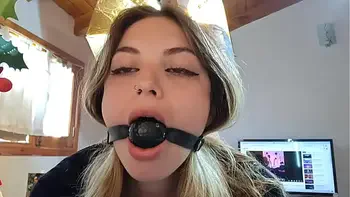 Hot stepsister gives up her ass to be caught on webcam