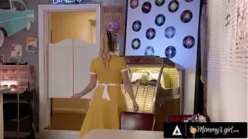 MOMMY'S GIRL - MILF Serene Siren’s Rough Scissoring & Face Fuck Spark Cute Alexis Tae’s Lesbian Lust