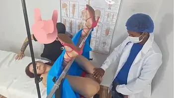 inseminada pelo médico dotado por trás do corno!