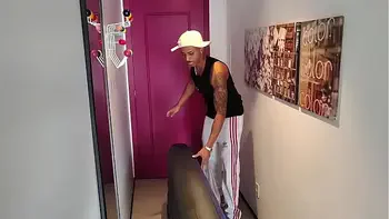 Sobrinho é ensinado a foder pela tia e tem permissão para foder só o cuzinho 100 % anal selvagem o punheteiro fez direitinho