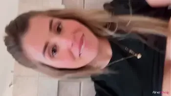 Me masturbando ESCONDIDA no banheiro da ACADEMIA - Aline Novak