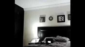 Perra infiel cogiendo en Hotel es descubrida por el Novio