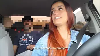 Motorista de app safada pegou passageiro se masturbando por trás e fudeu com ele sem camisinha!