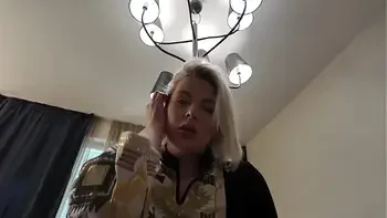 Üvey Oğluna Cinselliği Öğreten Sarışın Kaltak Deneyimlerini Sikişerek Yansıtıyor