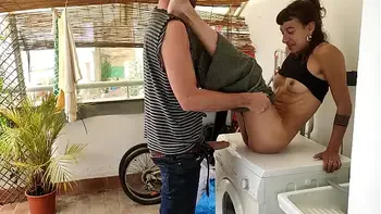 Real Amateur Fuck on Washing Machine – She Squirts Like a Fountain!