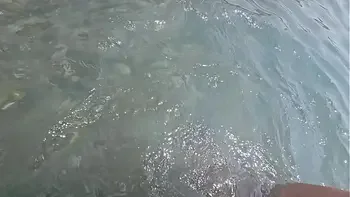 chat on the beach between voyeurs and passers-by