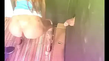 Esposa leva gozada dentro por desconhecido na casa de suwing! (glory hole)