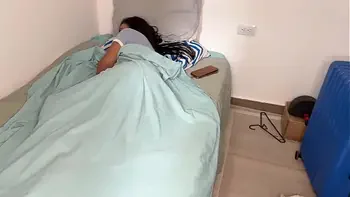 mi amiga llega de visita ya follo en la noche