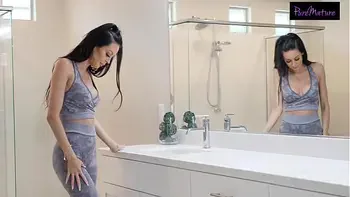 Jamie Michelle Cleans Up Trainer's Sweaty Cock