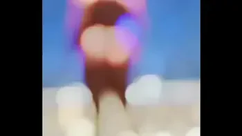 Uma coroa sem vergonha a luz do dia