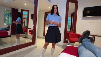 Video porno de una estudiante uniformada