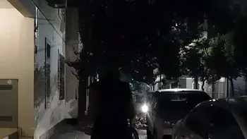 puta callejera se aburre de chupar pija en la estacion de berazattegui y entra a que su macho le meta terrible poronga en el orto