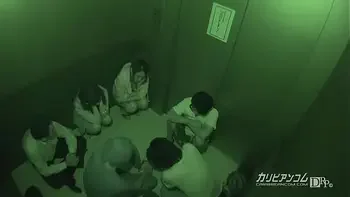 緊急停止！密室エレベーター輪姦 1