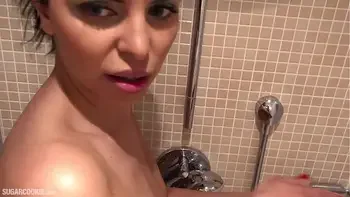 Very busty MILF Kira Queen makes a homemade amateur sex-tape