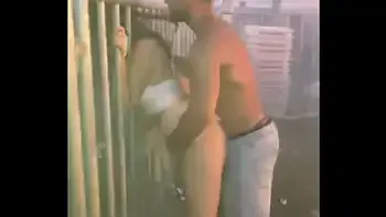 Metendo na amiga no baile funk