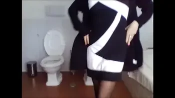 so hot! this wonderful but rude girl, pee everywhere!