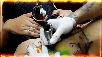 LE PINTAMOS EL CULO  Y LA CONCHA A LA PUTA , LA PREPARAMOS PARA  LAS PROXIMAS ORGIAS