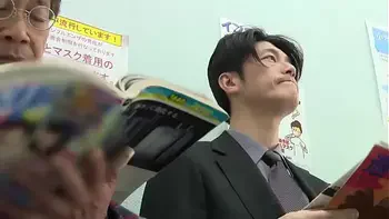 Geile sexy slimme patient wil dokter's lul nadat ze hem betrapt