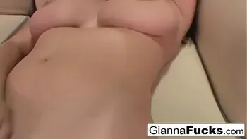 Brunette babe Gianna Michaels plays with her wet pussy