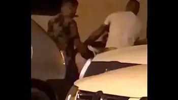 EU Comendo a novinha atrás do carro