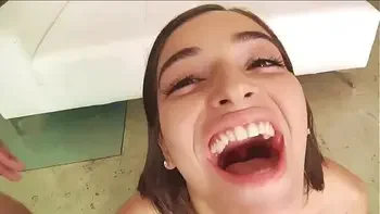 Emily Willis - Me trago mucha leche después de mamar intensamente