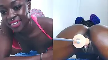 Ebony cam girl squirts