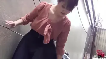 Desperate Japanese Pissing in Public