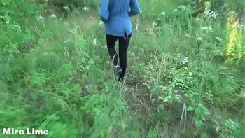 We fucks in the forest while people does not see