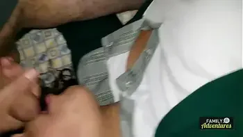 encontre a mi hermanastra colegiala despues de clases y me la cogí