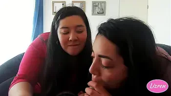 Lizren - Chilenas haciendo oral en trio