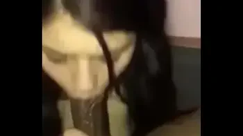 Babando e gemendo enquanto mama!