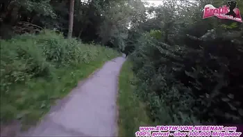 Türkische Muslim Mutter macht Usertreffen outdoor und lässt sich in den Mund Pissen