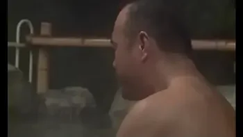 Esposa japonesa coge con su suegro