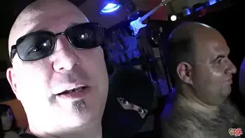 Una holandesa quiere bañarse en lefa española   Bukkake