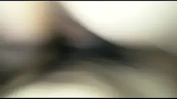 Mi novia lo chupa rico antes de meteselo por el culo